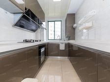 两梯两户,满五年,不靠马路,看小区大花园,随时看