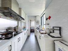 “外滩入口,滨江大宅”直角阳台,东边套好房