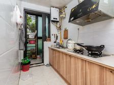 满五年的一套的,次新房小区,小区旁边配套成熟