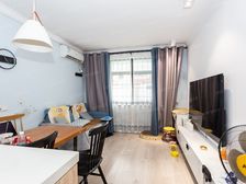 百年愚园路,三开间朝南,精装带地暖,带露台,近地铁