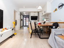 百年愚园路,三开间朝南,精装带地暖,带露台,近地铁