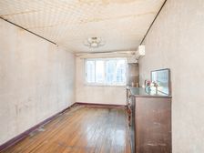 此房满五,楼层好,采光充足,两房朝南,近地铁