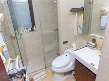 新上安静位置带露台一房,使用面积大,还有车位!