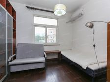 房子正宗顶楼复式,使用面积大,价格看中还可以谈。