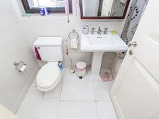 业主诚意出售,满二年有车位,税少,高区景观视野好。