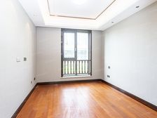 新天地18年次新房南北通大平层精华装修拎包入住