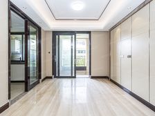 新天地18年次新房南北通大平层精华装修拎包入住