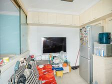 新上电梯平层到户,户型方正,小区中间位置,采光好