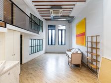 买一层一层,4.2米层高,地铁口老公寓