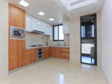 组团绿化,绿色品质住宅,环水而建,车位充足