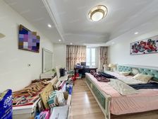 静安寺品质改善三房刷卡到户,180度视野三开间朝南。