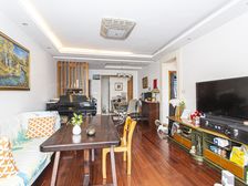 满5惟一精装修拎包入住业主急售保养很好