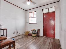 苏州河畔正气电梯一房卧室朝南带阳台