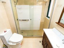 非底楼,精装修,双轨地铁交通,万方购物广场200米。