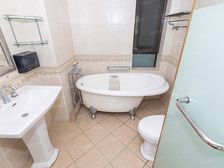 小新天地,二期08年,唯1在售两房,前看公园后看花园