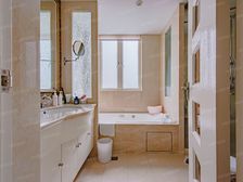 正看小区花园+湖景看中价格可以沟通房龄新,诚售4房