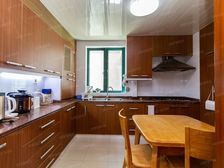 本月必卖,正看苏州河景观,地铁下楼,景色秀美。