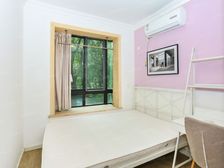 总价低南北三房,出入方便,客厅带阳台边套,正南朝向