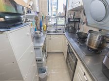 精装修3年,有产权车位,边套南北通,不靠外环