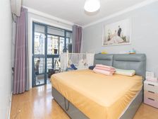 精装修3年,有产权车位,边套南北通,不靠外环