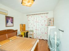 新上房源,小区环境好,全南全明两房,正看小区花园