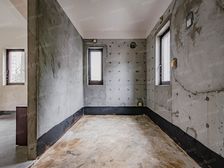 南京西路小别墅,拥有花园和地下室,电梯