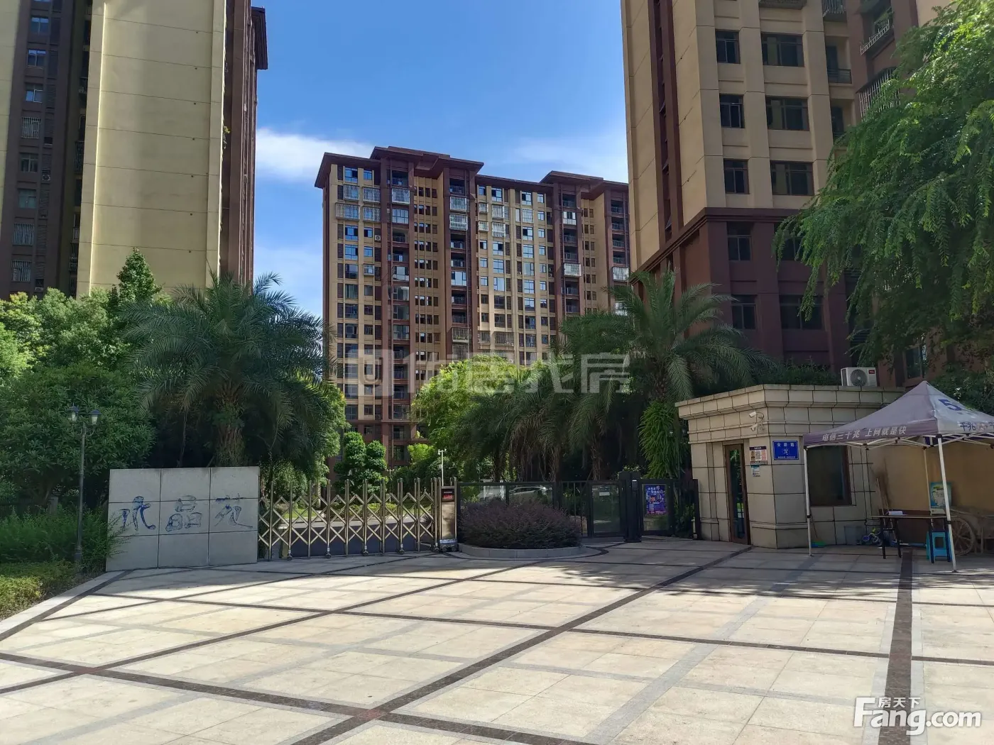 翡翠城水晶苑小区租房,三室两厅, 住家精装三房带家电家具整租,泸州江