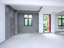 雅戈尔东海府联排别墅,399平,位置安静,全新白胚,看房方便