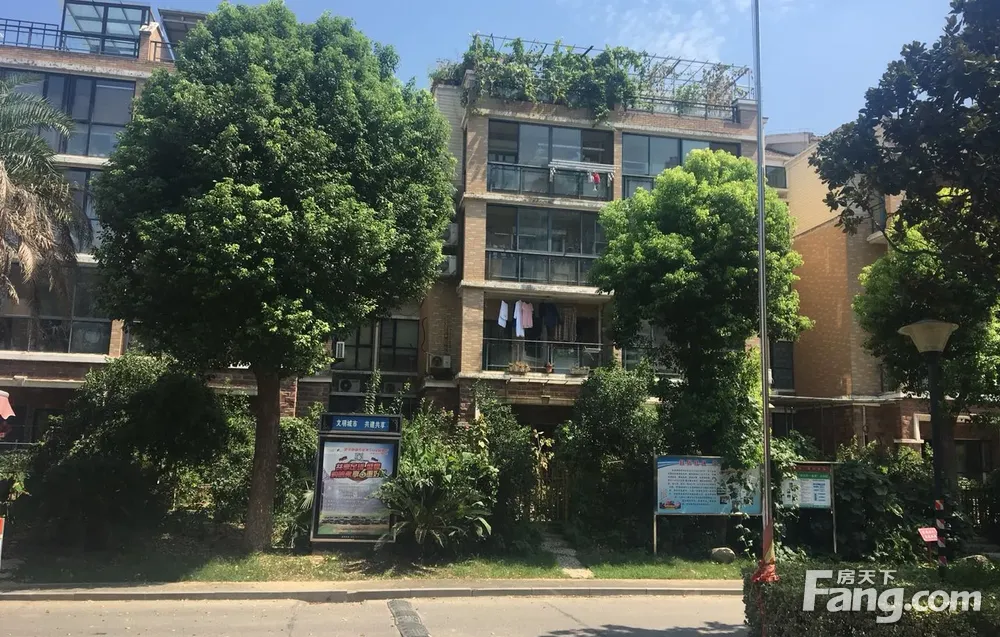 带380平院落老证诚售,武汉东西湖金银湖碧海花园别墅二手房六室 - 房