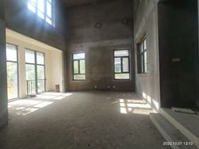 急售,边户大院200平,小区中心位置莱蒙湖