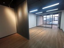 新地标!新装修!户型丰富66~1718平方都有,有专属停车场