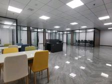 双面采光!研发园325平精装带多个隔间!特惠出租!