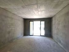 复式洋房带大花园,上下两层面积一样大,送车位