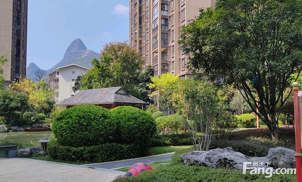 急售秀峰区彰泰桃源居5房带大露台复式楼水电已经装修好