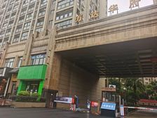 高人气小区门口铺!万达华府小区门口临街大开间207平300万