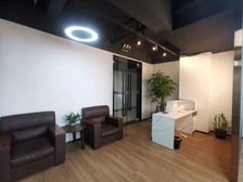 《配办公桌椅》停车方便、地段优越《大厦直租》