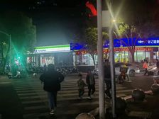 总价100万起的现铺带租约,即买即