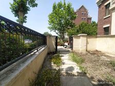 合院别墅花园50 平,前后小院共3层,方便看房!莱蒙湖别墅