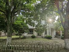 枫丹白露独栋别墅出售 花园两亩地 临河 全新毛坯