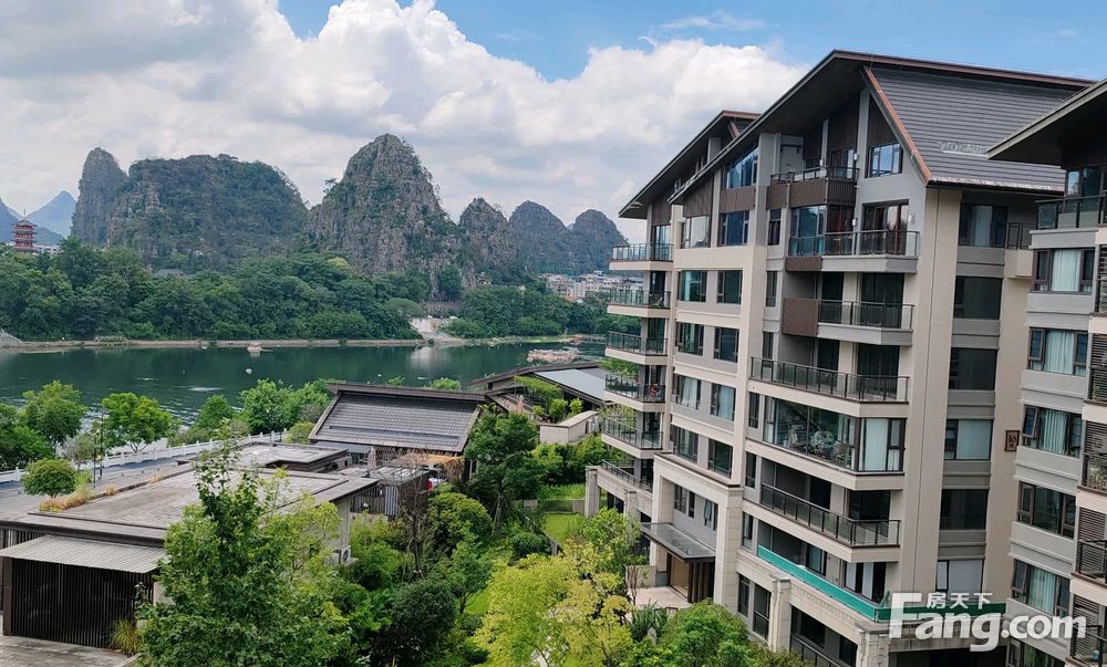 漓江首排江景漓江郡府一梯一户228平5房698万送双车位