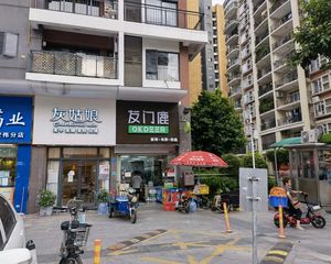 景湖春晓临街铺 68平方每月金8000