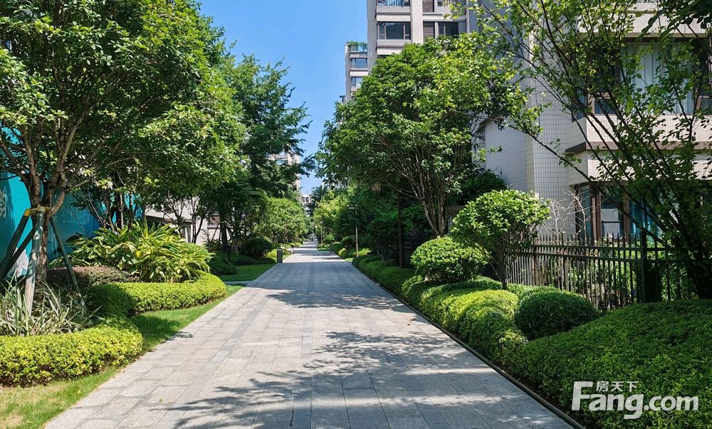 漓江郡府丹桂府中层6楼一梯两户107平3房2厅2卫117万