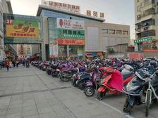 中山北叠彩沃尔玛旁三楼商业整层5172平1960万