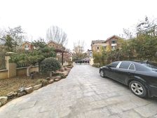 边户,360平大院子,1900万,精装修。