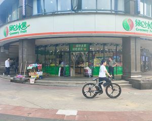 德思勤商圈!20米弧形展示!年租15万!社区拐角底商