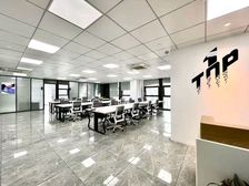 南商地铁口 泰康大厦435平 电梯口多隔间