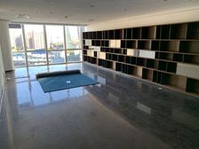 万通中心 直租六30工位 四个月免租期 定做装修 配家具