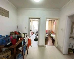电梯洋房 诚意卖 价格可大议 出门菜市场超市小学近宜居