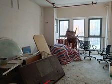 万象汇对面 宽敞毛坯房 中间楼层东向