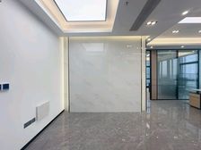 Ucc寰宇汇金中心140方边位双面采光带家具。租金45元每方